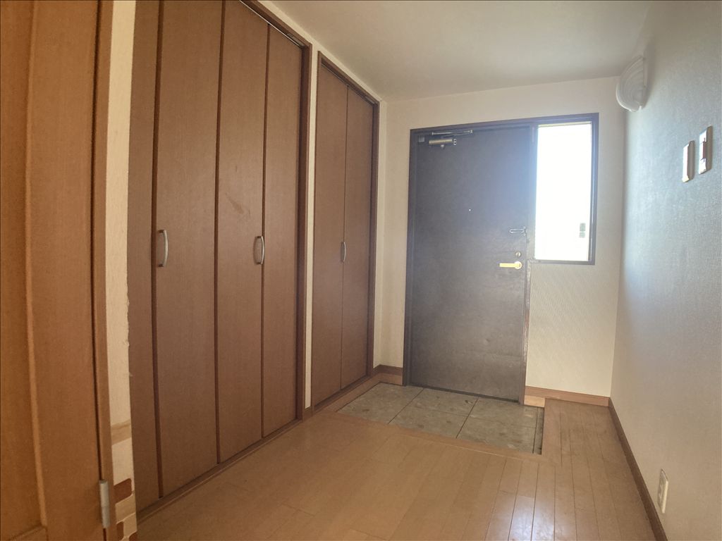Top Floor 3LDK with Lake View in Tokyu Resort Town Hamanako - Image 1