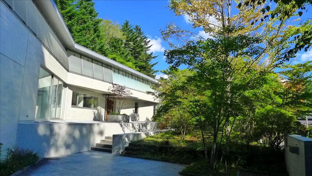 Spacious 4LDK+ Vacation Home with Guest Houses in Karuizawa - Image 1