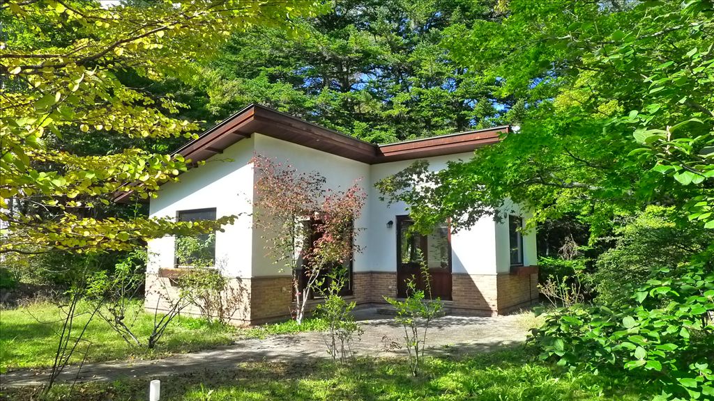 Spacious 4LDK+ Vacation Home with Guest Houses in Karuizawa - Thumbnail 2