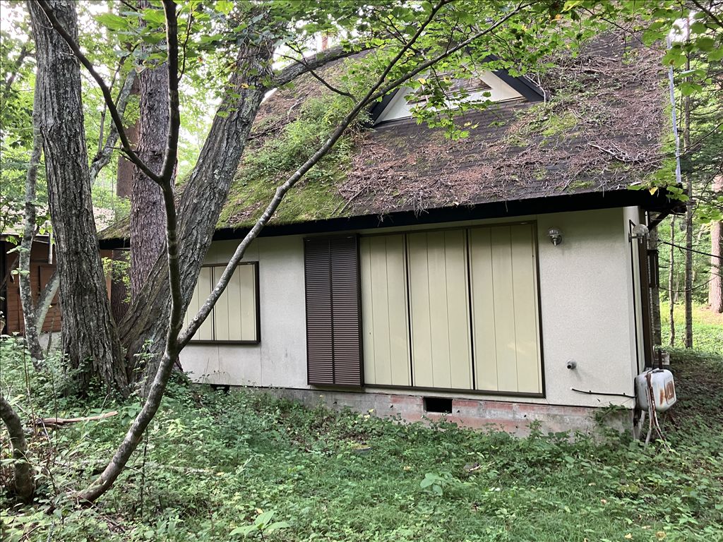 Fuji Sakura Heights Villa Plot with House for Sale in Yamanashi - Thumbnail 4