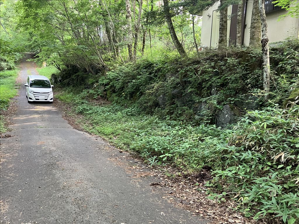 Fuji Sakura Heights Villa Plot with House for Sale in Yamanashi - Thumbnail 3
