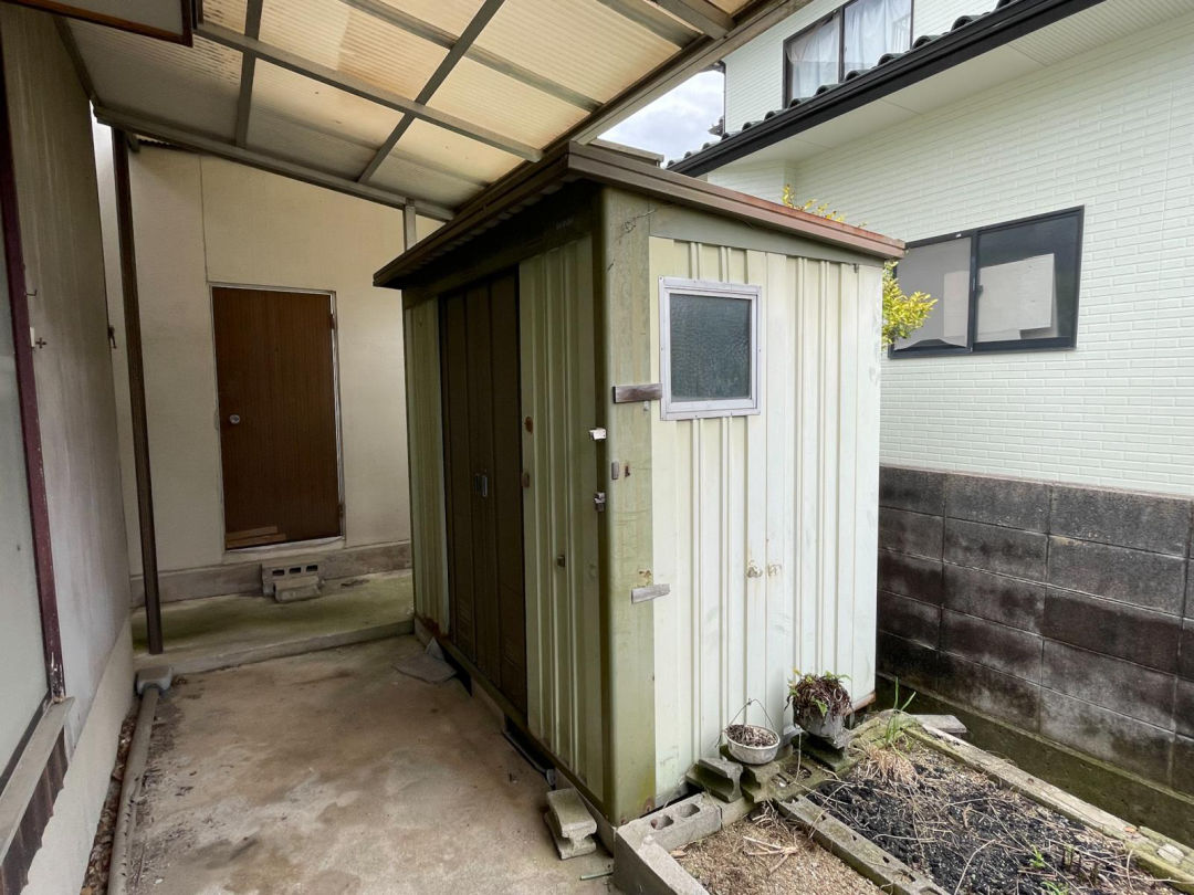 Charming Wooden House for Rent in Kawara Town - Thumbnail 4