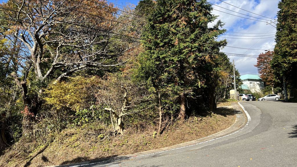 1,642 m² Hakone Sengokuhara Land with Hakone Country Club Views - Thumbnail 2