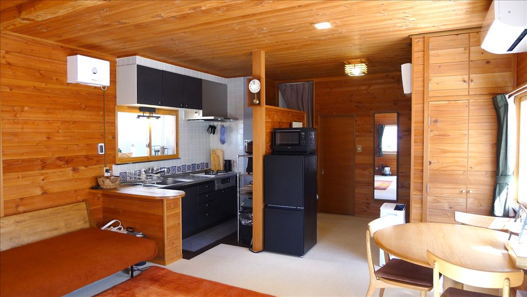 2LDK Wood-Paneled Vacation House in Karuizawa with Pellet Stove - Thumbnail 4