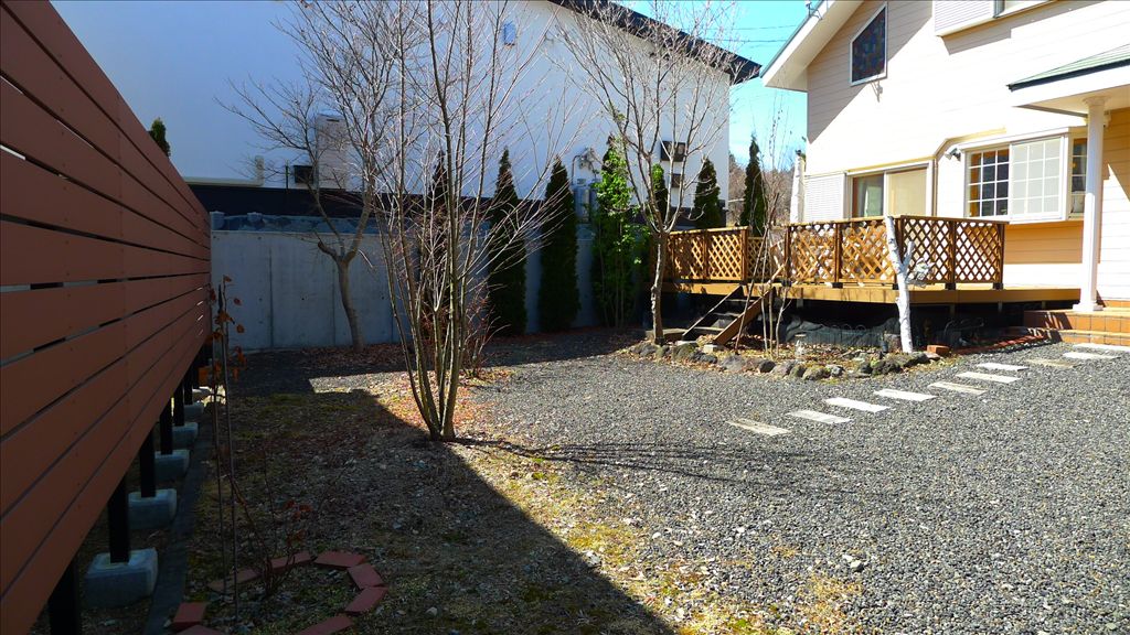 2LDK Wood-Paneled Vacation House in Karuizawa with Pellet Stove - Thumbnail 2