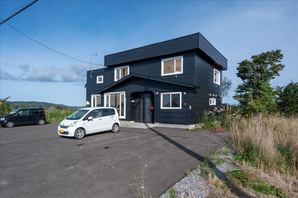 7LDK Villa with Mount Yotei Views for Sale in Kutchan, Hokkaido - Thumbnail 2