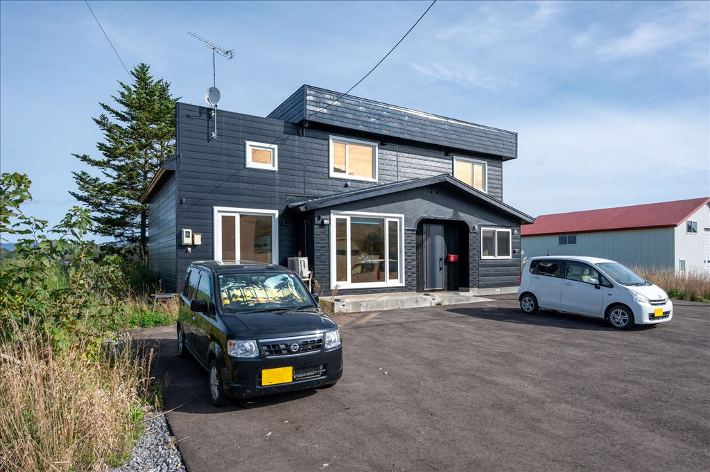 7LDK Villa with Mount Yotei Views for Sale in Kutchan, Hokkaido - Thumbnail 3
