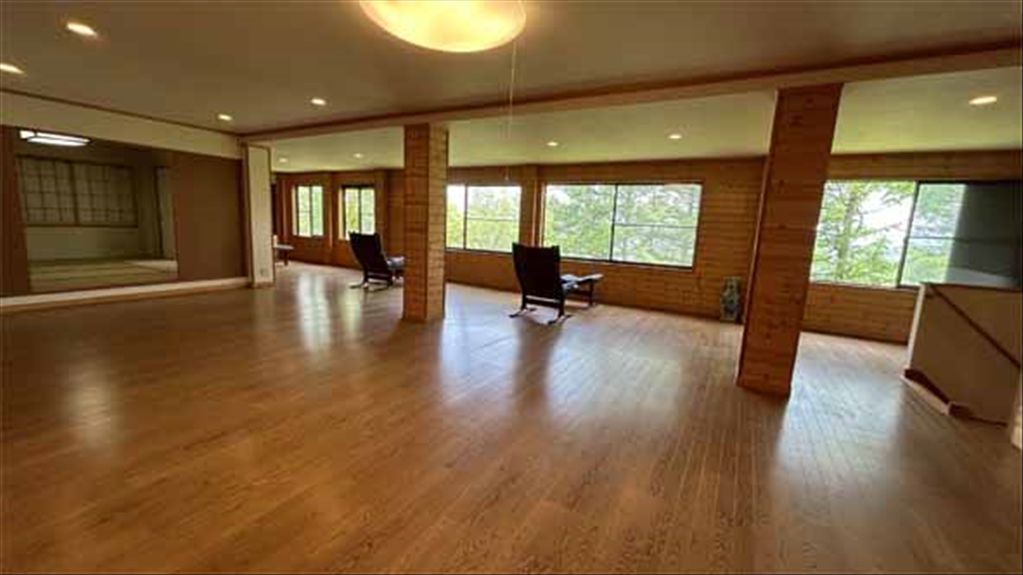 8LDK Villa in Karuizawa's Old Mikasa Park with Panoramic Views - Thumbnail 3