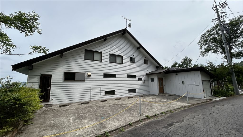 8LDK Villa in Karuizawa's Old Mikasa Park with Panoramic Views - Thumbnail 2