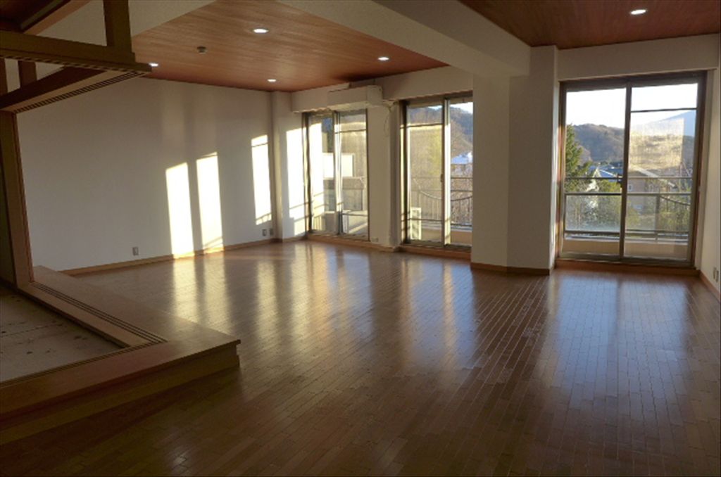 Lakeway Condo with Direct Mount Fuji Views in Kawaguchiko - Thumbnail 2
