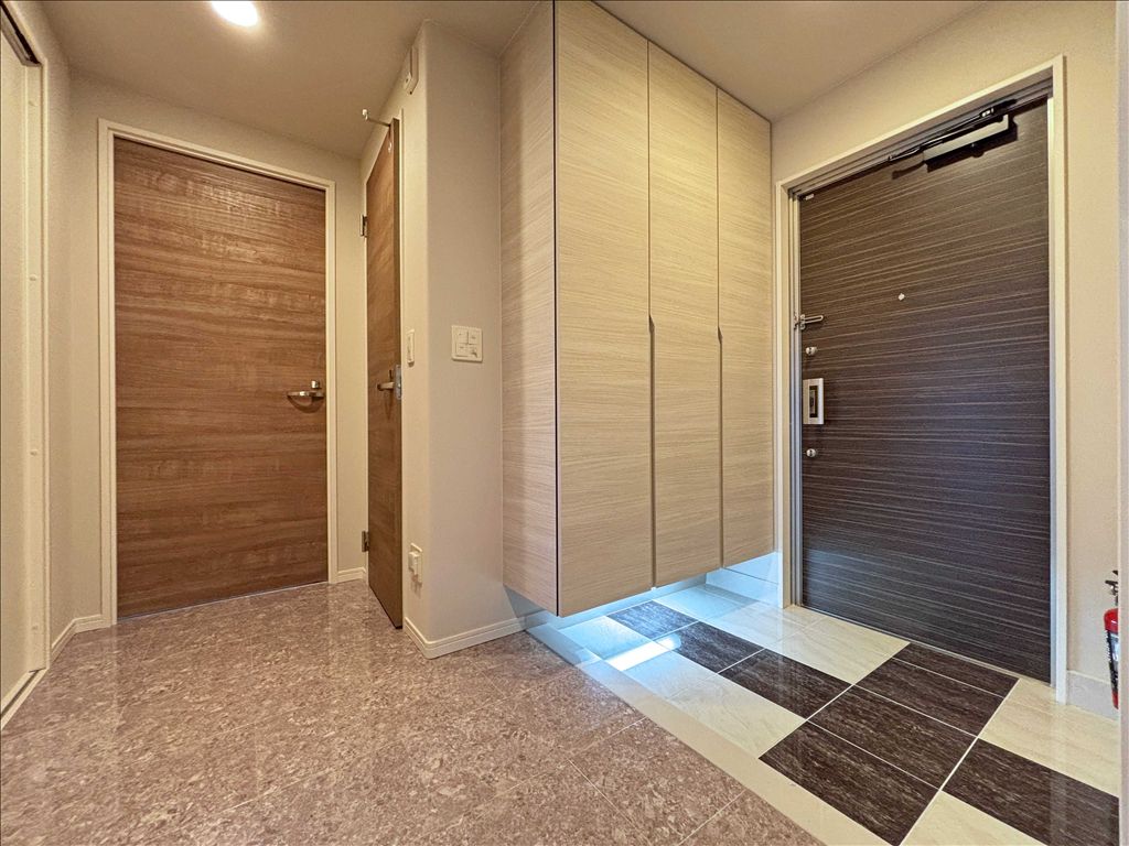 Presence Lodge Nishizaki Reve Tower 2LDK Apartment in Itoman - Image 1