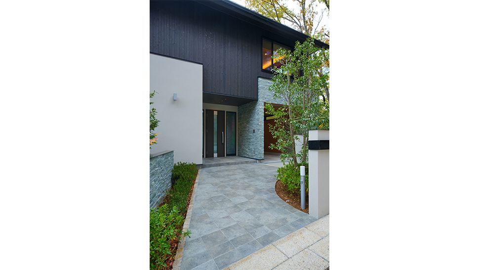 New ZEH Modern Villa with Mountain Views in Hakone, Kanagawa - Thumbnail 2