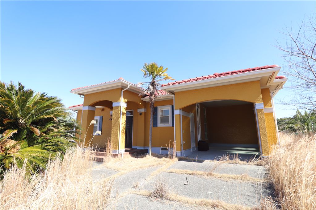 Millenia Katsuura Villa with Deck & Views in Chiba Resort - Thumbnail 2