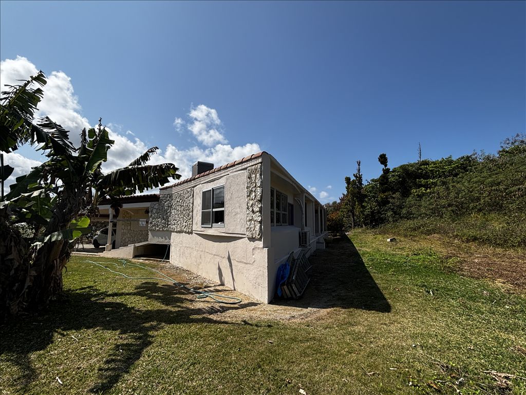 Okinawa Villa in Nakijin with Beach Access and Built-in Garage - Thumbnail 3
