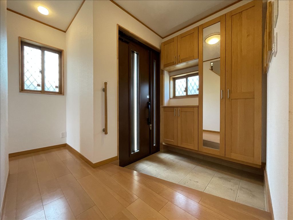 2018 Built 4LDK Villa with Solar Panels in Onjuku Resort Town - Thumbnail 3