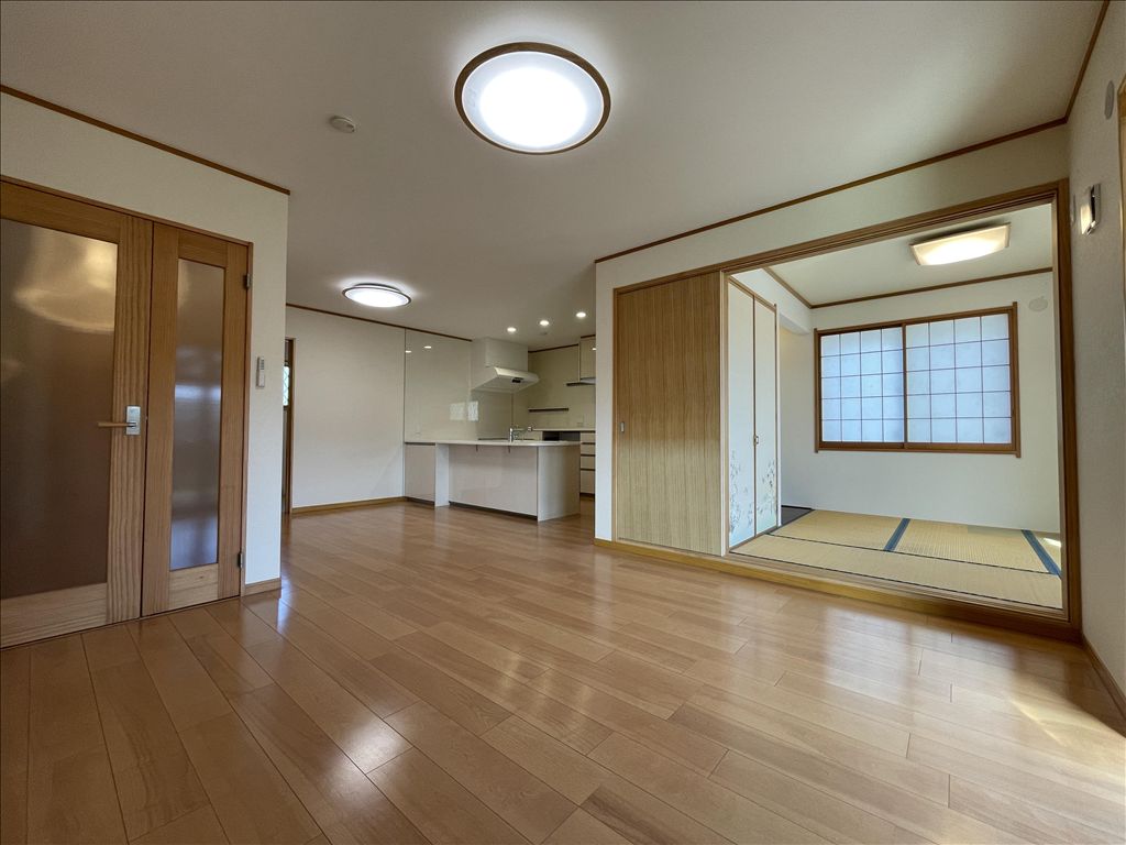 2018 Built 4LDK Villa with Solar Panels in Onjuku Resort Town - Thumbnail 4