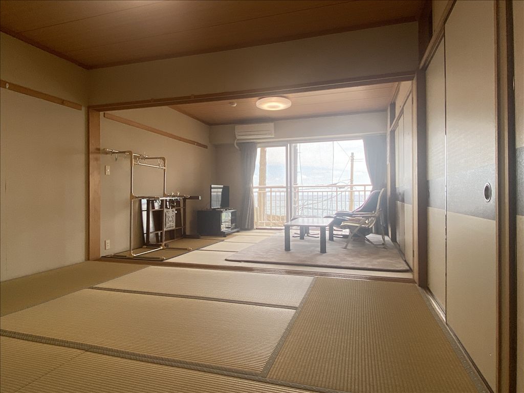 Esukaru Shirahama 2DK Condo with Pacific Ocean Views for Sale - Thumbnail 3