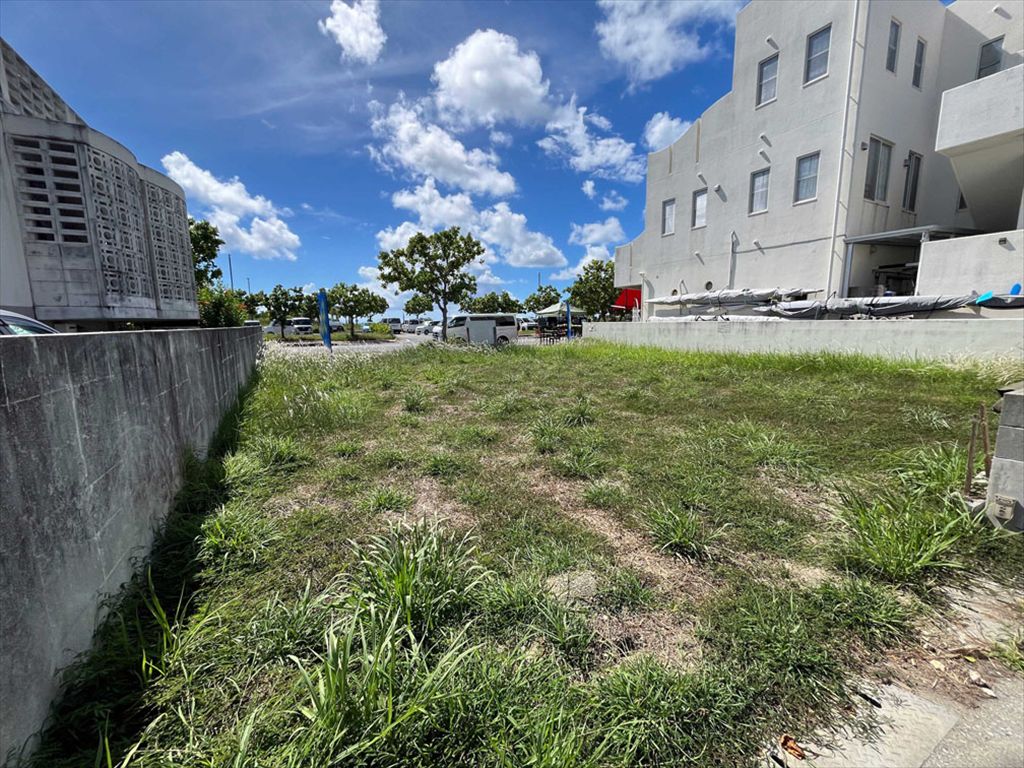 195 sqm Land for Sale in Shiozaki Town, Itoman, Okinawa - Thumbnail 3