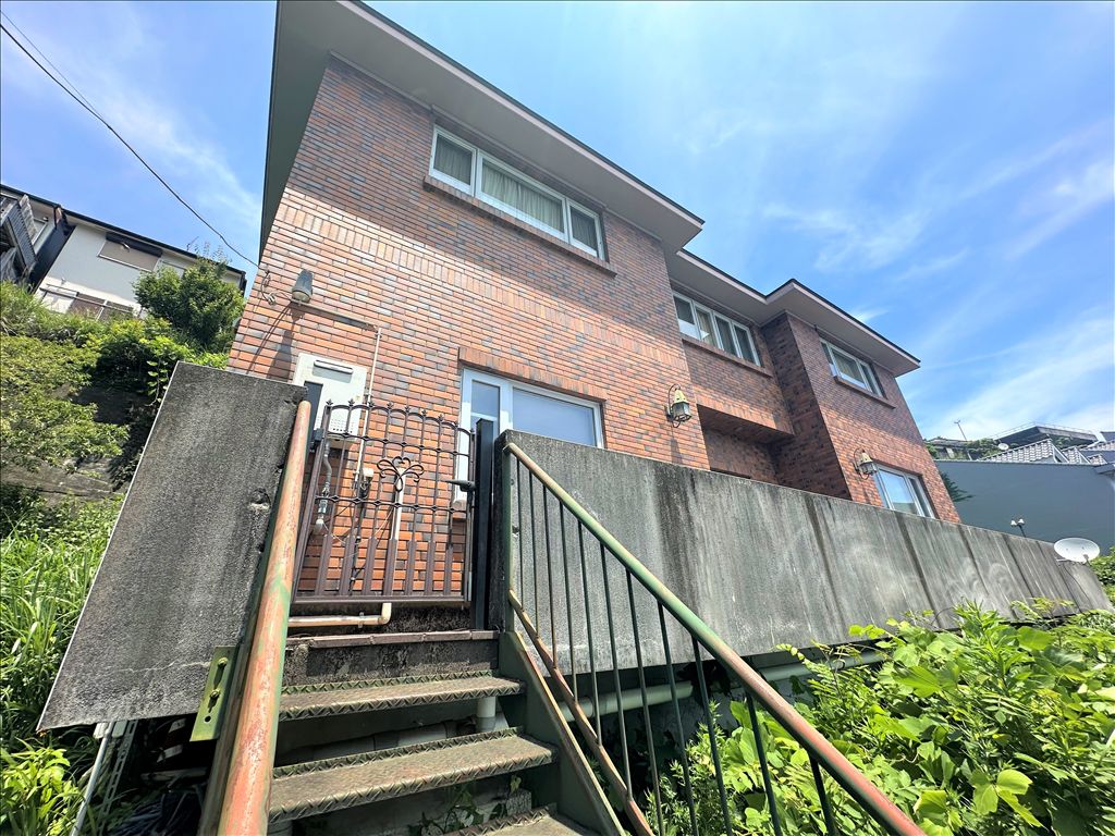 Atami Villa with Private Hot Spring, Fireplace, and Bay Views - Image 1