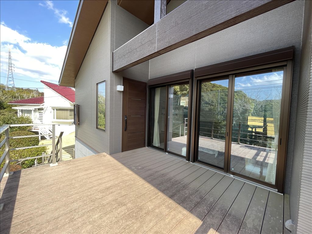 Modern Single-Story Villa with Golf Course Views in Katsuura Resort - Thumbnail 2