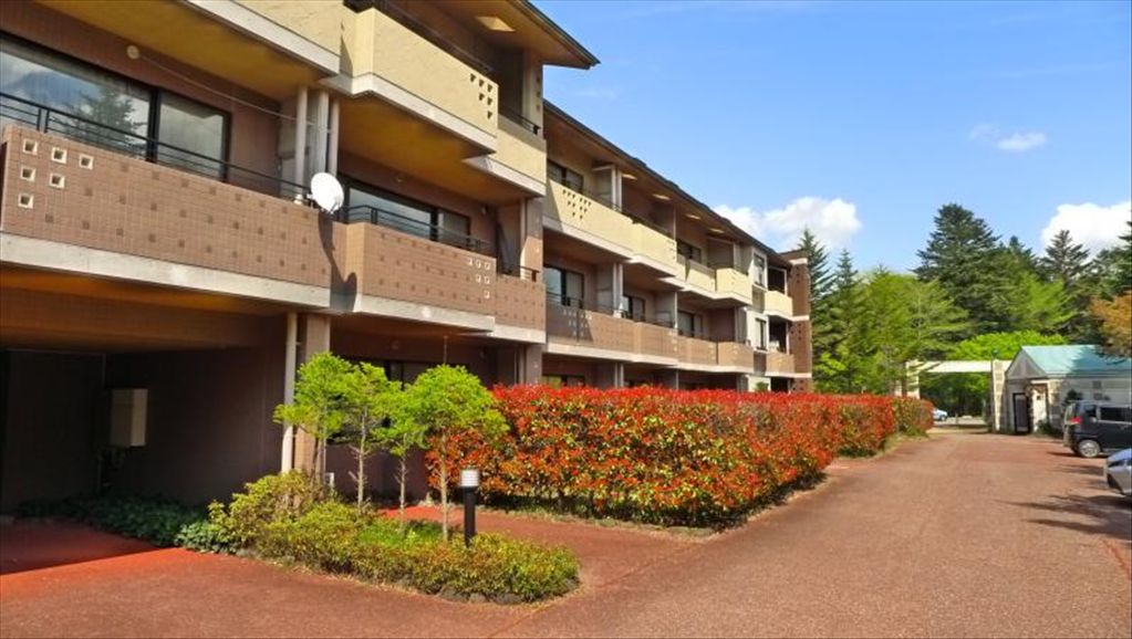 Paseo Karuizawa A Building 2LDK Top-Floor Corner Apartment for Sale - Thumbnail 2