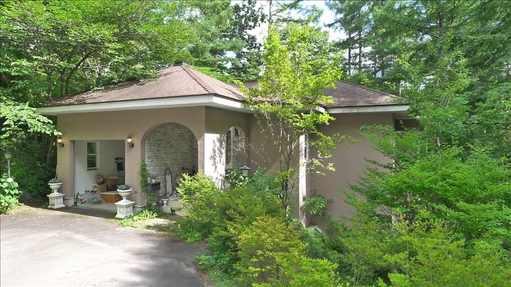 3LDK Vacation House in Karuizawa with Built-in Garage - Image 1