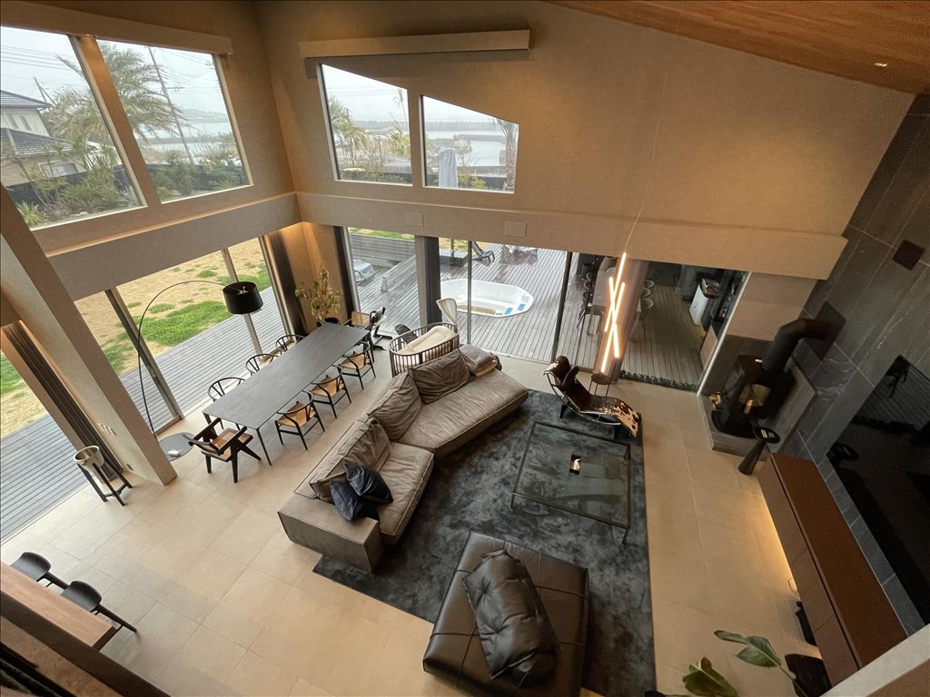 Kamogawa Seaside Resort House with Jacuzzi, Sauna & Ocean Views - Thumbnail 4