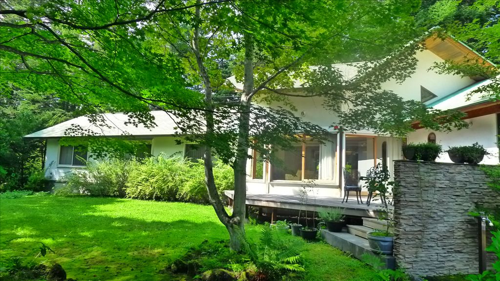 3LDK Villa with Garage in Serene Nakakaruizawa, Karuizawa - Image 1
