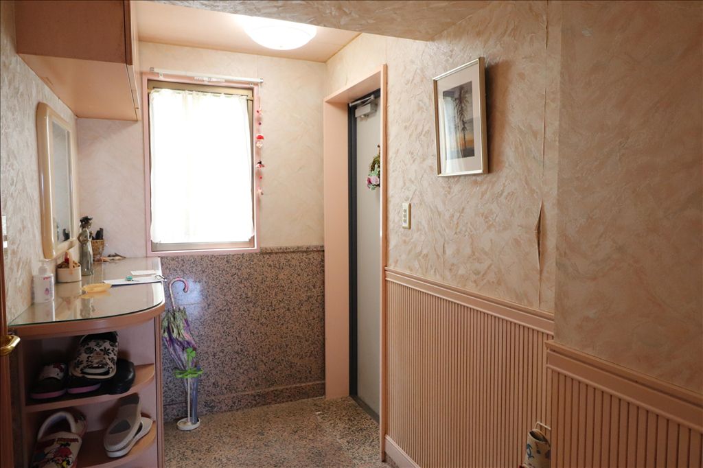 Onshuku Urban Comfort 2LDK Seaside Apartment for Sale in Chiba - Image 1