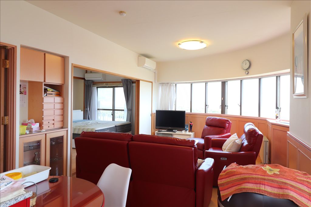 Onshuku Urban Comfort 2LDK Seaside Apartment for Sale in Chiba - Thumbnail 3