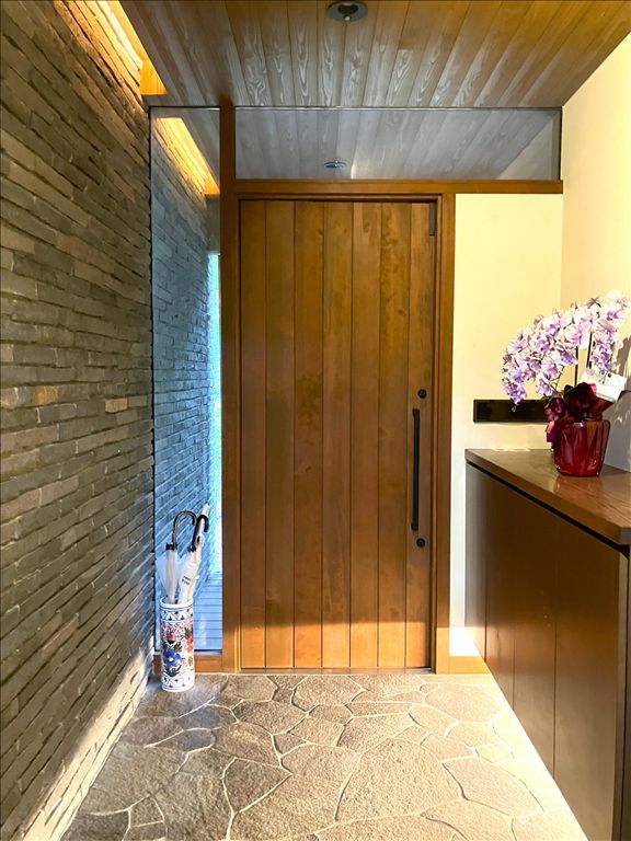 2017 3LDK Villa in Karuizawa with Wood Stove & Cathedral Ceiling - Thumbnail 2