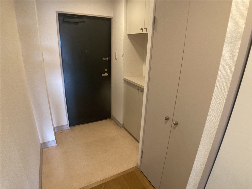 Prioare Hamanako 1LDK Condo with Lake Views | 3.8M Yen - Image 1