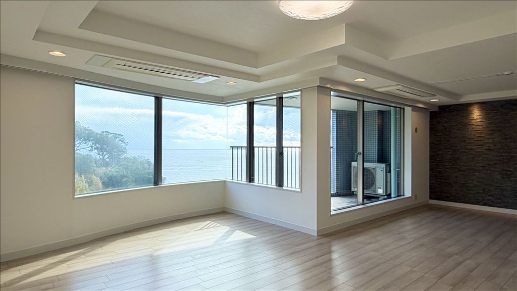 Renovated 1LDK Apartment with Sagami Bay View in Manazuru - Thumbnail 3