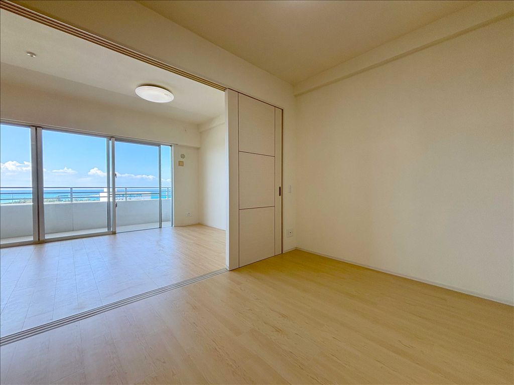 F Stage Shiozaki 9F Ocean View 3LDK Apartment in Itoman, Okinawa - Thumbnail 2