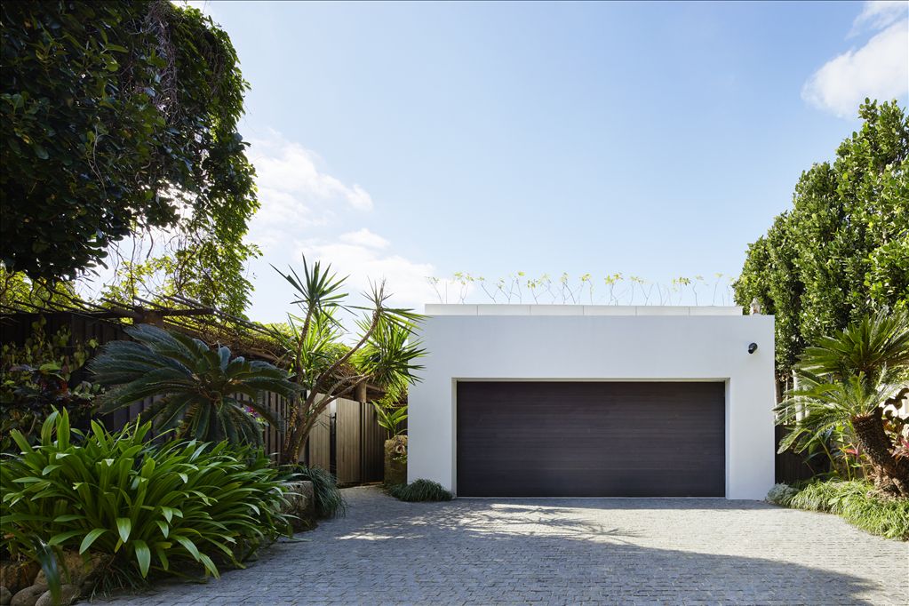 Modern 2LDK Villa Near Shiroho Beach, Ishigaki Island - Thumbnail 3