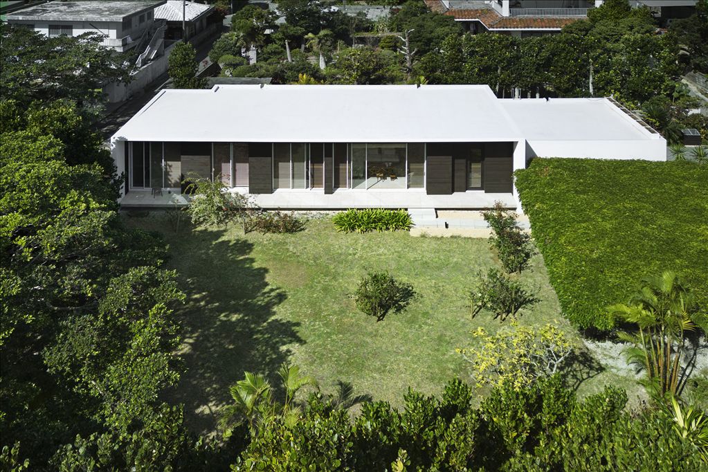 Modern 2LDK Villa Near Shiroho Beach, Ishigaki Island - Thumbnail 2