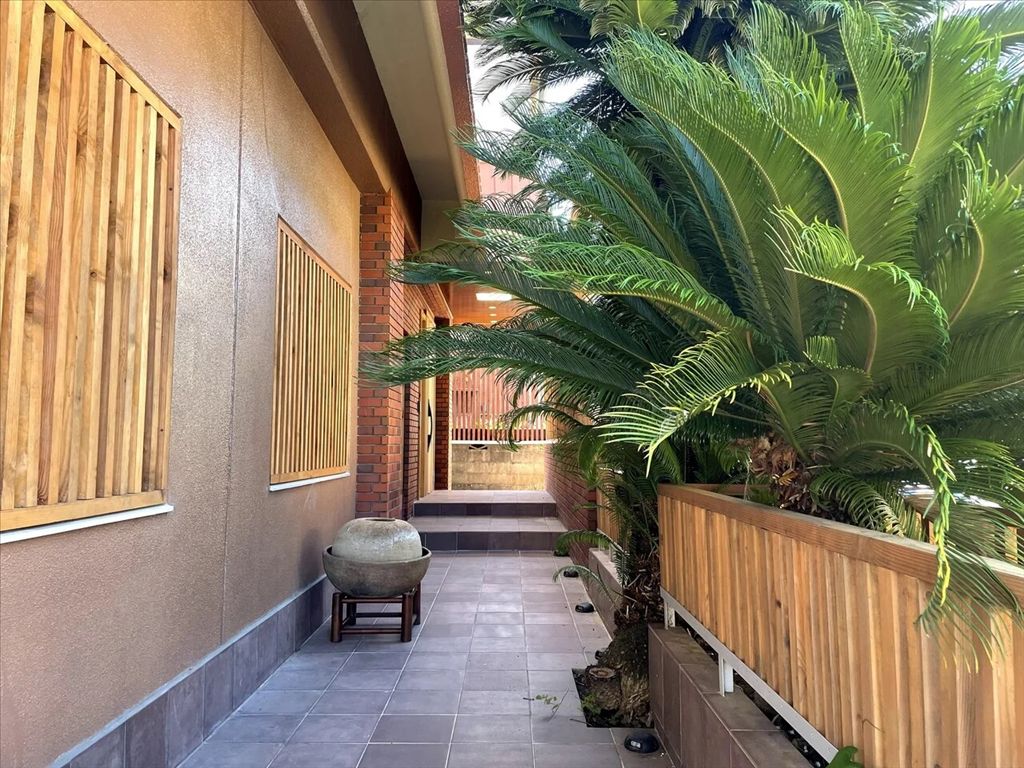 Large Detached Villa in Minami-Atami with Sea View Terrace - Thumbnail 2