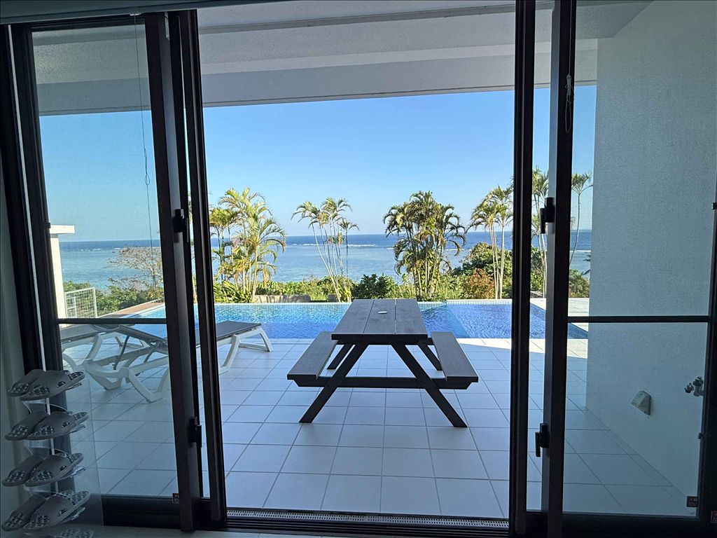 Oceanfront Villa with Pool in Ishigaki's Kabira Bay | 3-Building Estate - Thumbnail 4