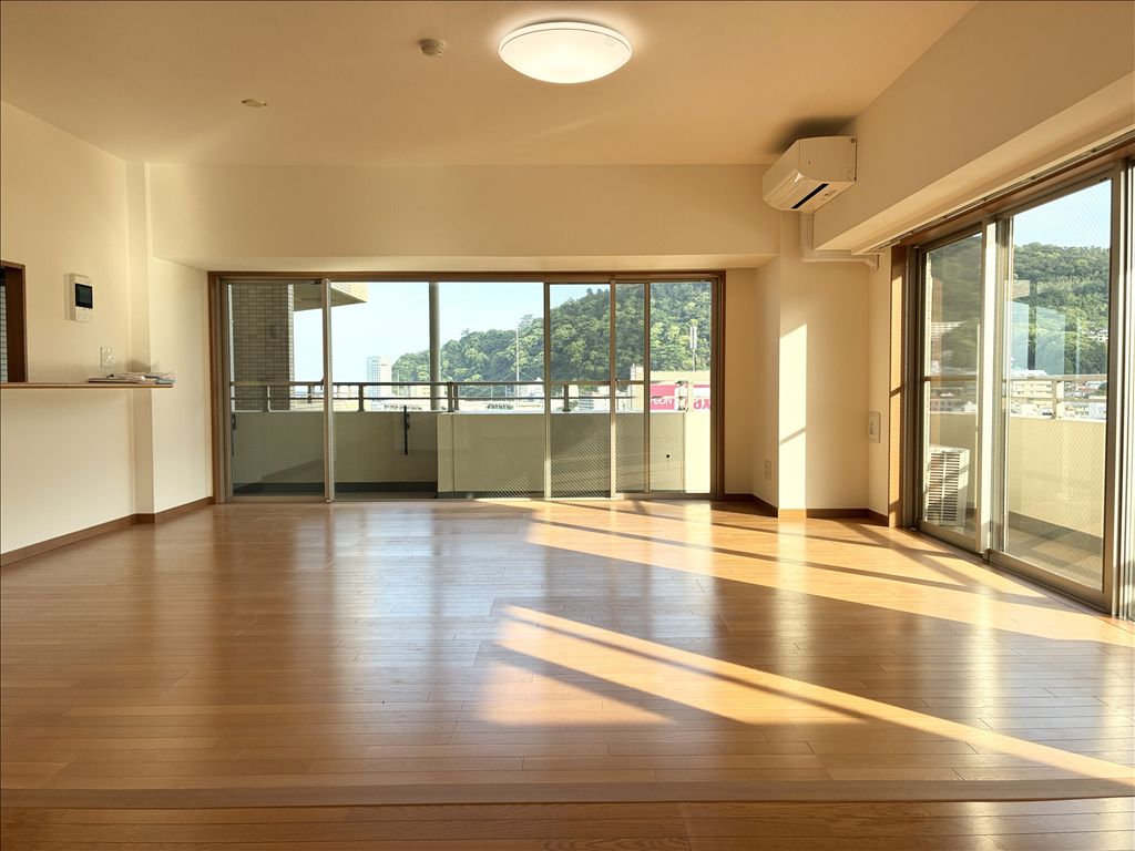 2LDK Apartment with Sagami Bay View in Atami, Shizuoka - Thumbnail 3
