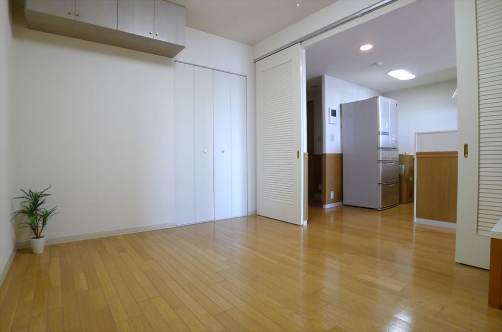 Pacific Vista II 2LDK Condo in Wakayama Marina City for Sale - Thumbnail 3