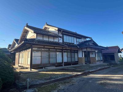 Spacious 9DK House with Large Land in Kotoura, Tottori — Image 1, Kotoura, Tottori