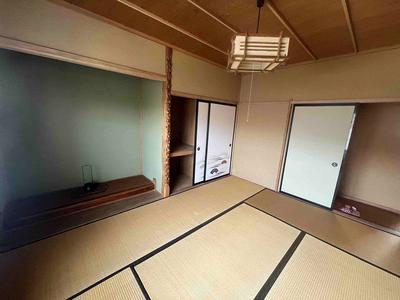 Spacious 9DK House with Large Land in Kotoura, Tottori — Image 2, Kotoura, Tottori
