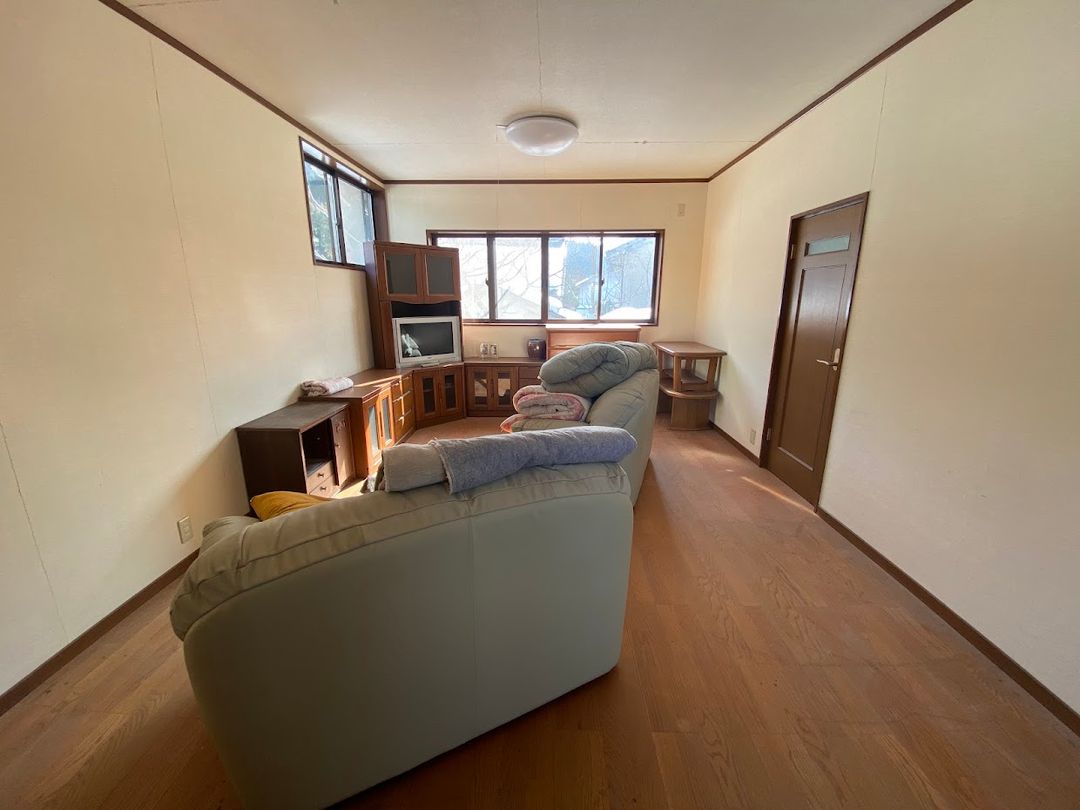 Spacious 7LDK House with Courtyard Pond in Tonami, Toyama - Thumbnail 3