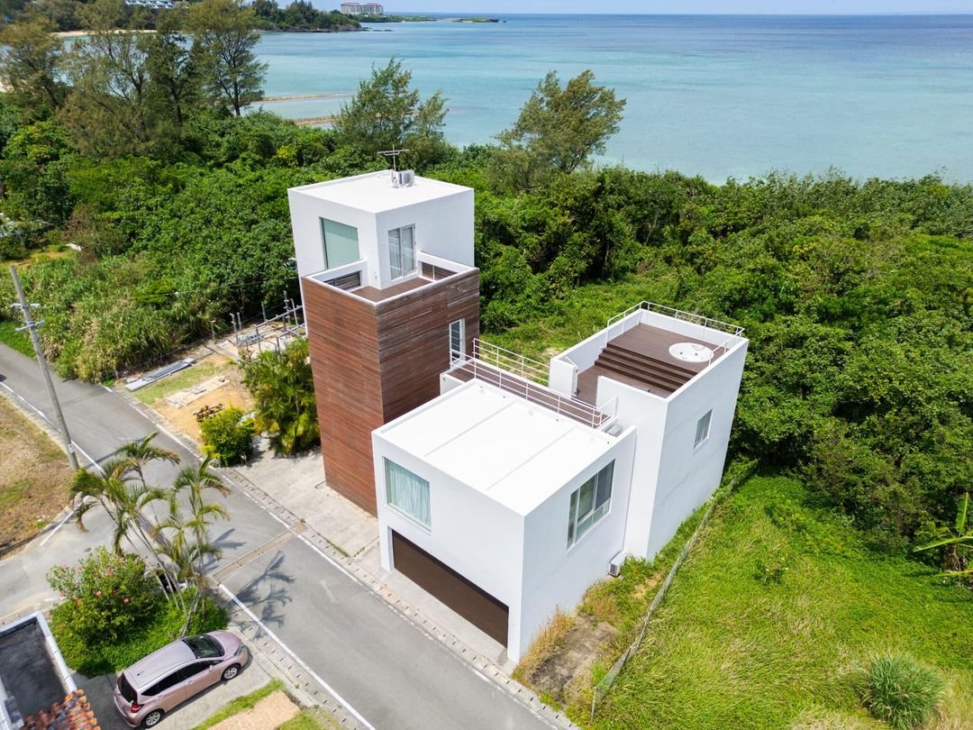 4LDK Oceanfront Luxury Villa in Onna Village, Okinawa - Thumbnail 2