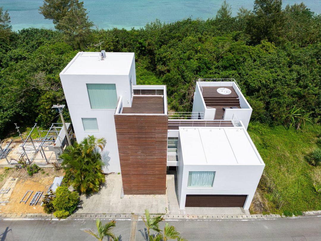 4LDK Oceanfront Luxury Villa in Onna Village, Okinawa - Thumbnail 3