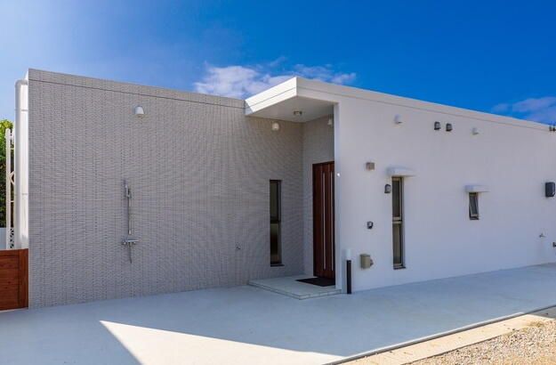 2LDK Ocean Front Villa on Kouri Island, Nakijin Village - Thumbnail 2