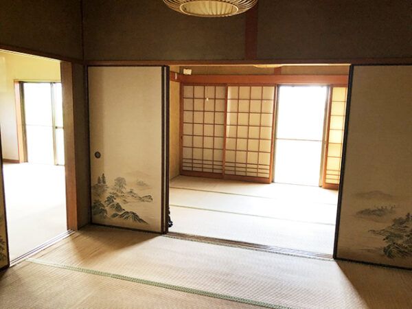 5LDK House for Sale in Yamatokoriyama, Nara - Akiya Bank Listing - Thumbnail 2