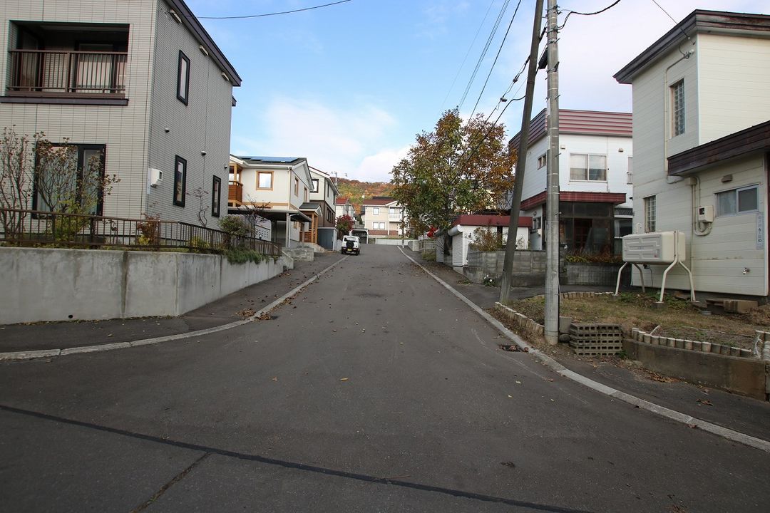 3LDK House for Sale in Minami-ku, Sapporo - 66.01 sqm - Thumbnail 2