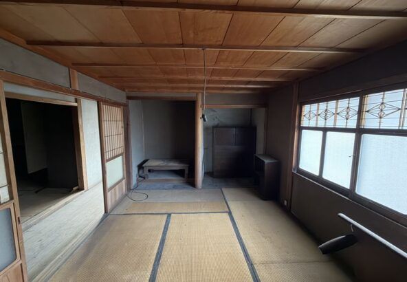 83-Year-Old Farmhouse with Large Field in Mitsue, Nara - Thumbnail 3