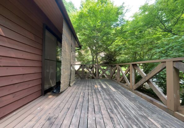 Log-Style House with Hot Spring in Mitsue Village, Nara - Thumbnail 2